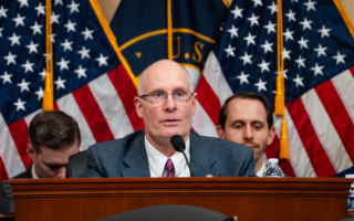 美国会称赞川普查扣油轮 指其涉中共走私