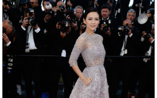 与法国影后比诺什惺惺相惜 章子怡称没年龄焦虑