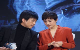 偕孙俪配音《阿凡达3》邓超红毯合照笑翻全场