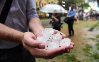 特大冰雹袭击昆州 保险索赔申请已超2500份