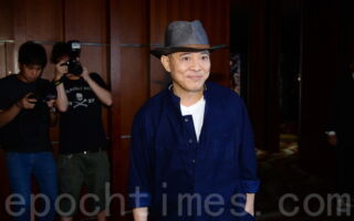 李连杰曾手术住院 利智被曝每日仅探视15分钟