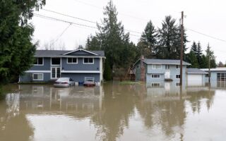 组图：华州遭遇严重洪灾 国民兵参与救援