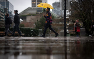 洪水部分回落  大温遭遇第二轮暴雨袭击