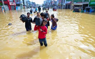 组图：东南亚多国洪水灾情惨重 近千人丧生