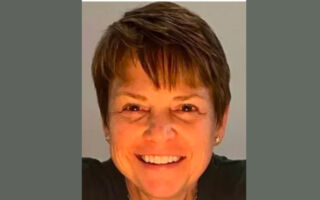 好莱坞女星戴维斯纽约街头遭车撞亡 终年60岁