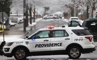 警方发照寻找与布朗大学枪手接触过的男子