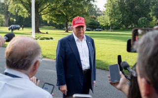 川普就爱泼斯坦报导提告《华日》 索赔100亿