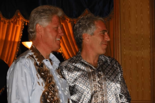 美司法部公布爱泼斯坦档案 含数百张照片