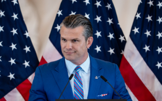 海格塞斯:打击运毒船 美军获全面授权