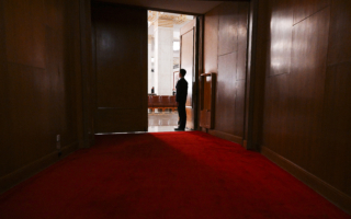 陆媒称呼和浩特新主政者打破惯例 报导被删