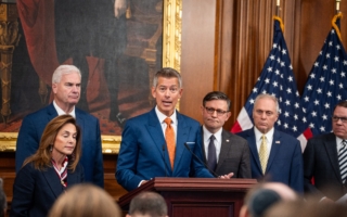 美交通部：加州已吊销1.7万非法核发商业驾照