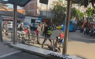 福建一老人被城管暴力撞翻在地后离世