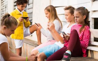 短影片如何伤害未成年人的身心？专家解析