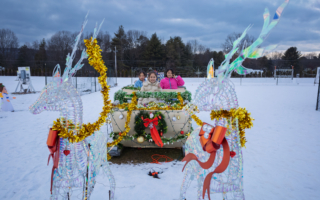 组图:新世纪圣诞市集 传递节日精神与美好