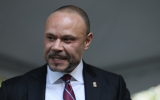 FBI副局长邦吉诺辞职 明年1月离任