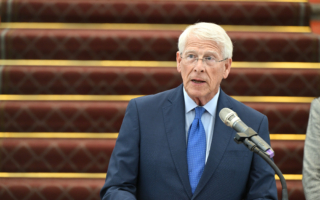 反制共军对台军演 美参院军委会主席吁加速对台军售