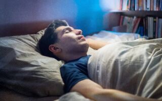 神经科学家：额头放一物 让你很快睡着