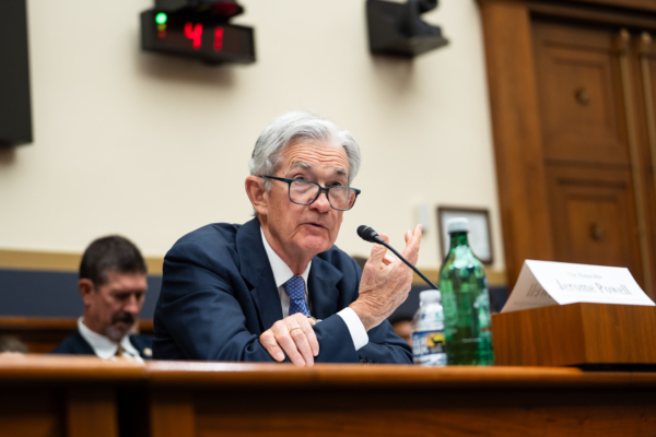 鲍威尔避谈美联储主席任满后是否留任理事