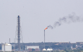 川普：美国对委内瑞拉石油禁运依然有效