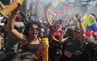 美军活捉马杜罗 大陆网民和海外华人欢庆