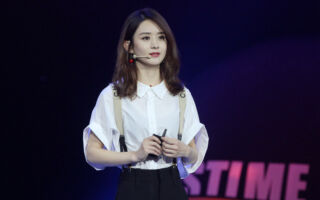 赵丽颖与冯绍峰共赴家长会 离婚三年默契育儿