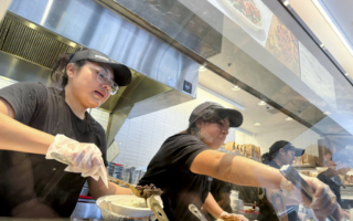 全美19州新年上调最低时薪 加州涨至16.9美元