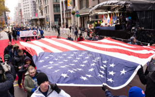 老兵节大游行 纪念美军三大军种成立250周年