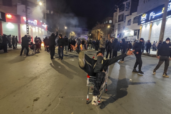 委国变天伊朗抗议白热化 分析：连环冲击中共