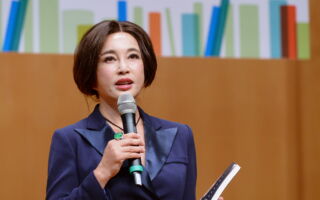 75岁刘晓庆再演武则天 与毛戈平32年后再合作