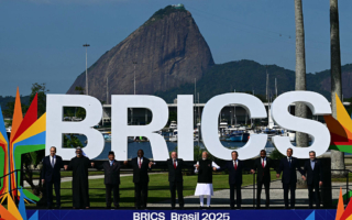 中共牵头 金砖国在南非海域进行联合军演