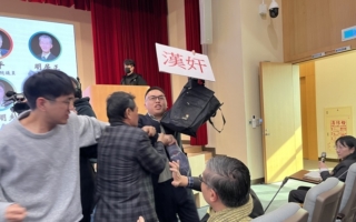 台湾新党干部闹场骂日议员 被指破坏民主规则