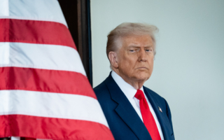 消息：川普正权衡对伊朗军事干预的方案