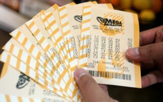 男子以同组号码玩乐透20年 最终中3291万美元