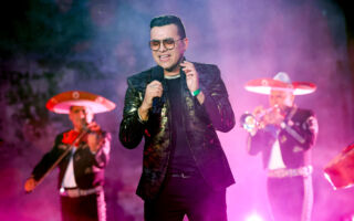 哥伦比亚知名歌手坠机身亡 机上6人全遇难