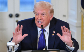 三方会议前夕 川普喊话北约：美接管格陵兰