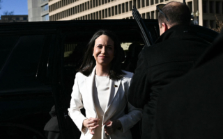 马查多向川普转赠了诺贝尔和平奖章