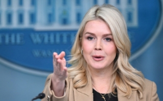 白宫：川普密切关注伊朗局势 保留所有选项