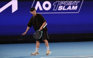 周杰伦参加澳网1分大满贯 球没碰到就出局