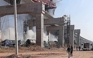 泰国在建铁路事故已致32死 现场视频曝光