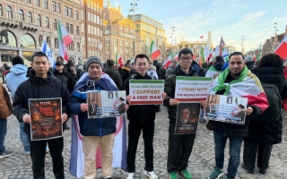 华人阿姆斯特丹游行 声援伊朗反专制抗议活动