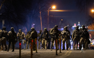 在明州遭非法移民伏击 ICE官员开枪自卫