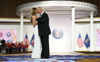 川普透露梅拉尼娅不喜欢他跳招牌舞