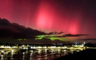 组图：剧烈磁暴来袭 欧美多地现壮丽极光