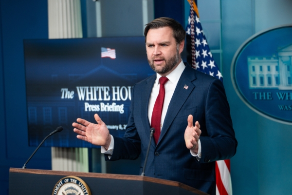 美副总统万斯访问明州 强调支持移民执法