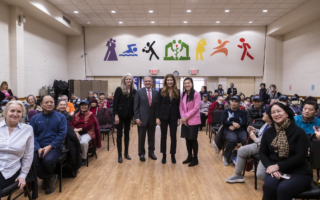 市议长曼宁法拉盛宣布 老人屋为未来四年重点