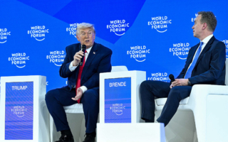 川普：COVID爆发 卫星看到武汉到处是尸袋