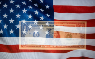 美元全球支付占比创新高 人民币降至2.7%