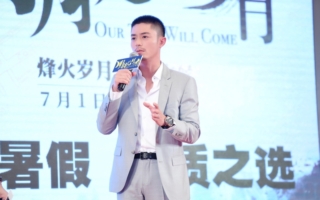 霍建华吃早餐被认出 大方替学生粉丝整桌买单