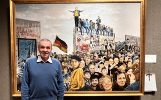 杰出人文奖得主:以画作叩问“和平”