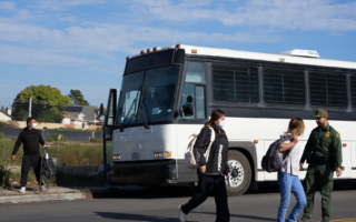 安排妻儿走线求人带路引纠纷 法院裁定非法合约不受保护